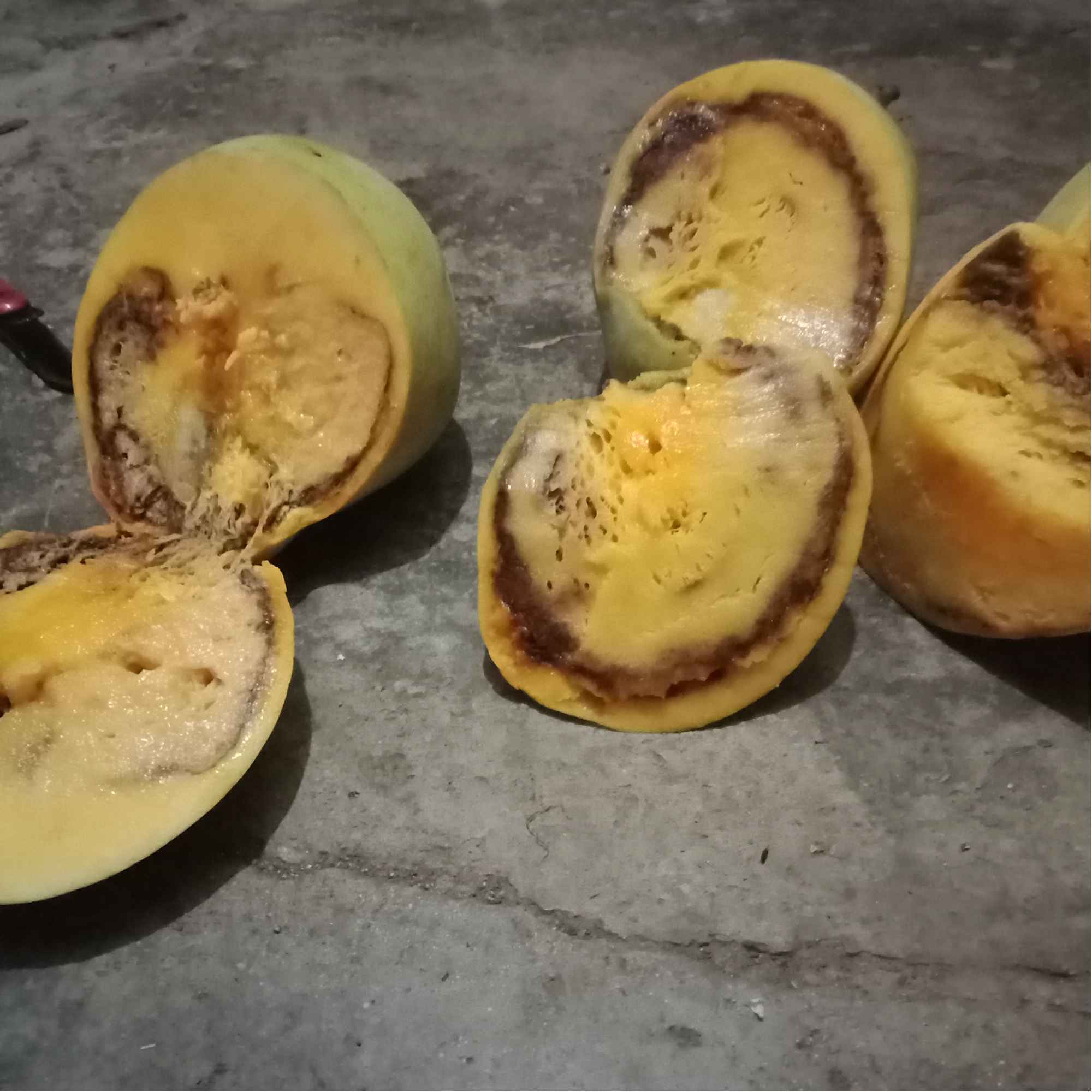 芒果成熟期到了有些外表看到好的,有些果肉变成褐色的,这种是什么病?